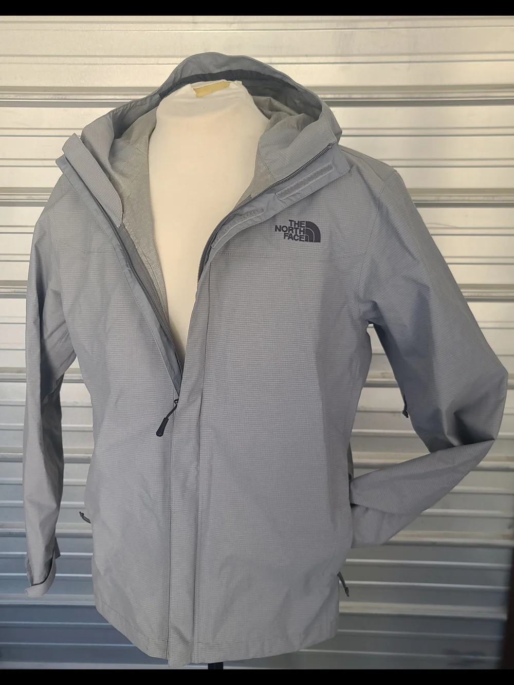 The North Face Mens Large Light Gray Hooded Rain Jacket